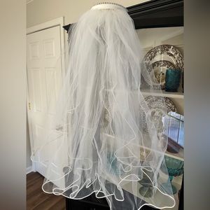 Bridal Veil, candlelight color